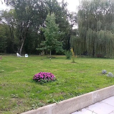 Balneo En Bord De Foret Oda ve Kahvaltı Pouzy-Mesangy