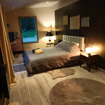 Balneo En Bord De Foret 3*